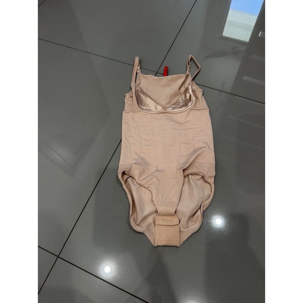 Assets by Spanx Womens Nude Shapewear Bodysuit Small Hook Eye Gusset S